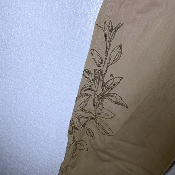 Lucky Brand Women's Size 10 / 30 Khaki Embroidered Floral Khaki Pants Cropped - Picture 6 of 11